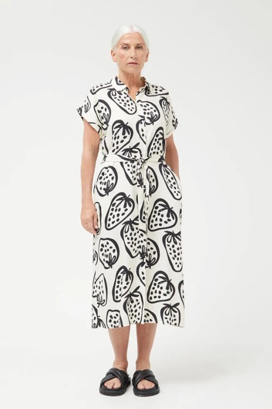 COMPAGNIA FANTASTICA Abito midi camicia bianco con stampa fragole