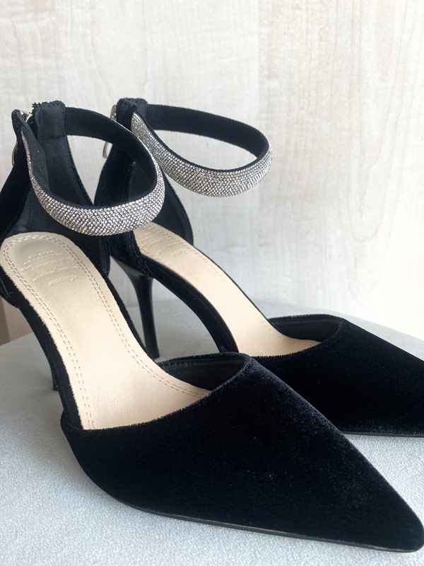 TWENTY FOURHAITCH Decolletee' a punta in velluto con cinturino strass