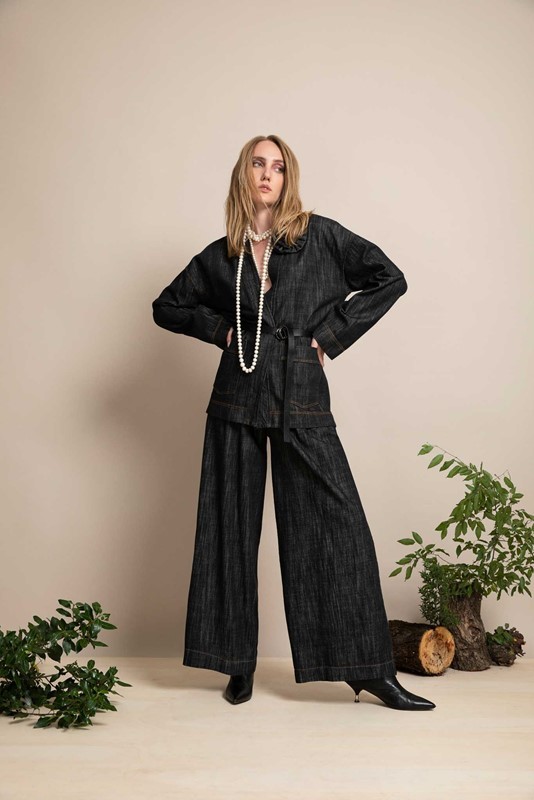 PEPE ROSA Kimono in jeans con spilla fiore e cintura