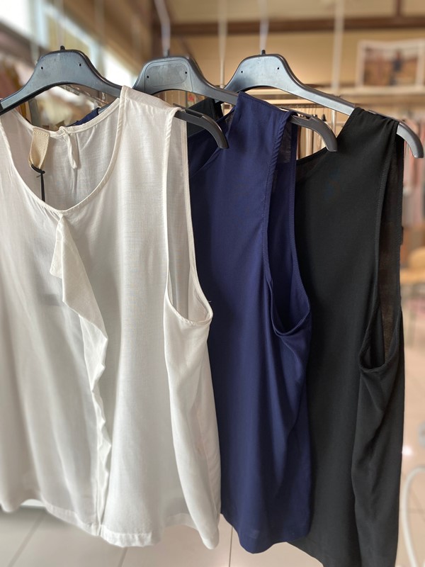 LES JOLIES NANAS Canotta con rouches davanti