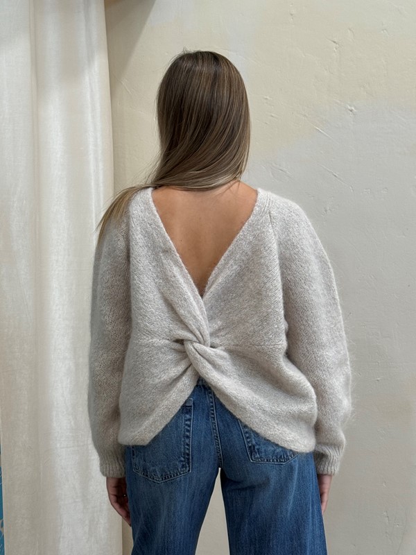 PHILIA LOFT Maglione con scollatura nodo sulla schiena