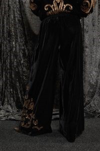 SOUVENIR Pantalone in velluto a palazzo con elastico in vita