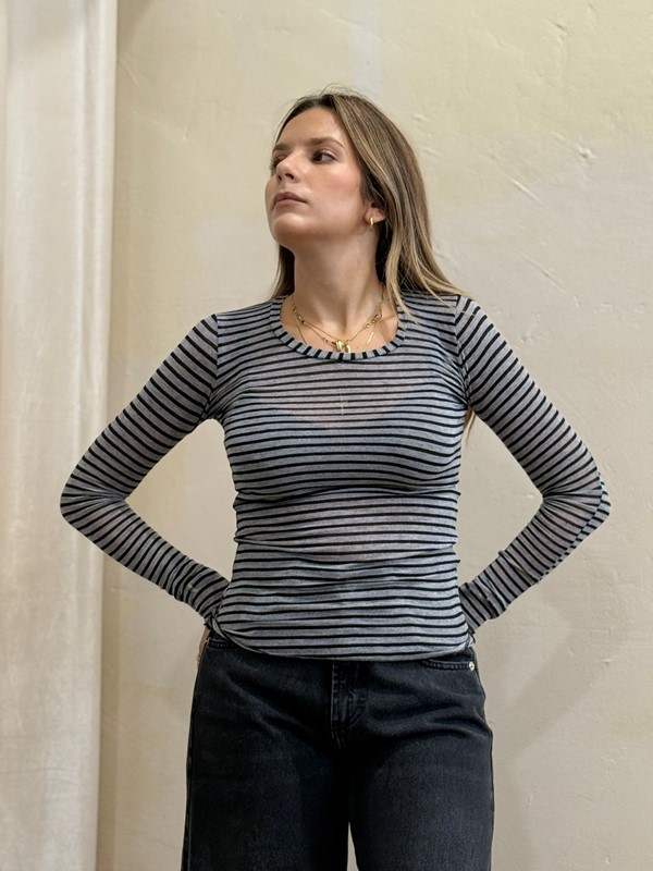 12DFC2495405EDEAEEAAAA5CA183BAA4_ PHILIA LOFT Maglia girocollo a righe aderente