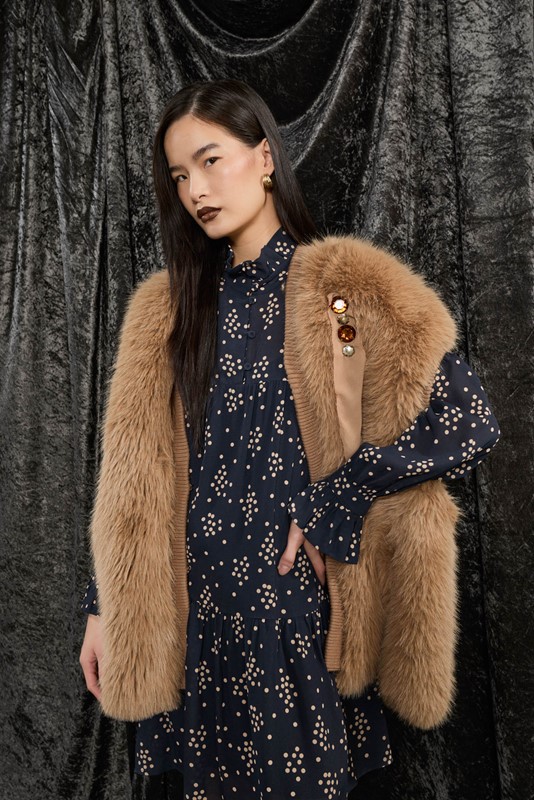 247305A0AF6D411A10C826FFD8F6F9BE_ SOUVENIR Gilet ecopelliccia con applicazione