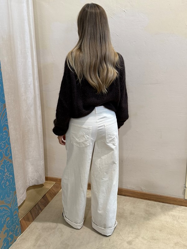 SOUVENIR Pantalone ampio con chiusura asimetrica e applicazione