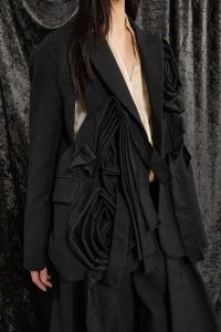 49B41ADE24B23C7429FACB6E260051B7_ SOUVENIR Giacca con aperture sul davanti e applicazioni in tessuto