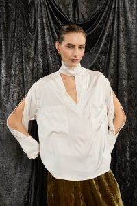 6E6D379E1867A4C6732A9B3101E5FC9E_ SOUVENIR Blusa con tasche davanti e apertura sulle maniche