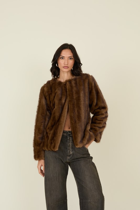 SOUVENIR Ecopelliccia girocollo con chiusura gancetto