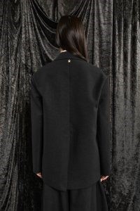 9808F567DC53F3E3CA1DB84C67861D2D_ SOUVENIR Giacca con aperture sul davanti e applicazioni in tessuto