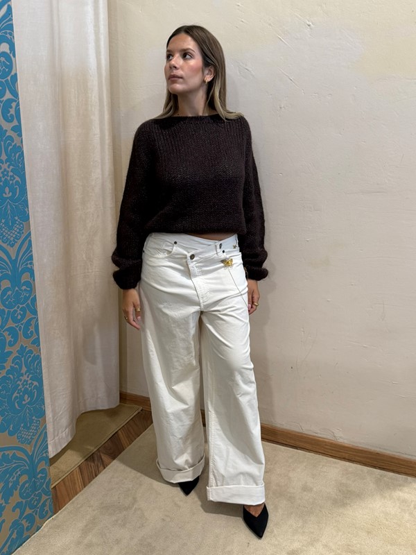 SOUVENIR Pantalone ampio con chiusura asimetrica e applicazione