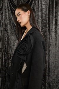 BB4E9B444EEABC8FE229B1A850E5963A_ SOUVENIR Giacca con aperture sul davanti e applicazioni in tessuto