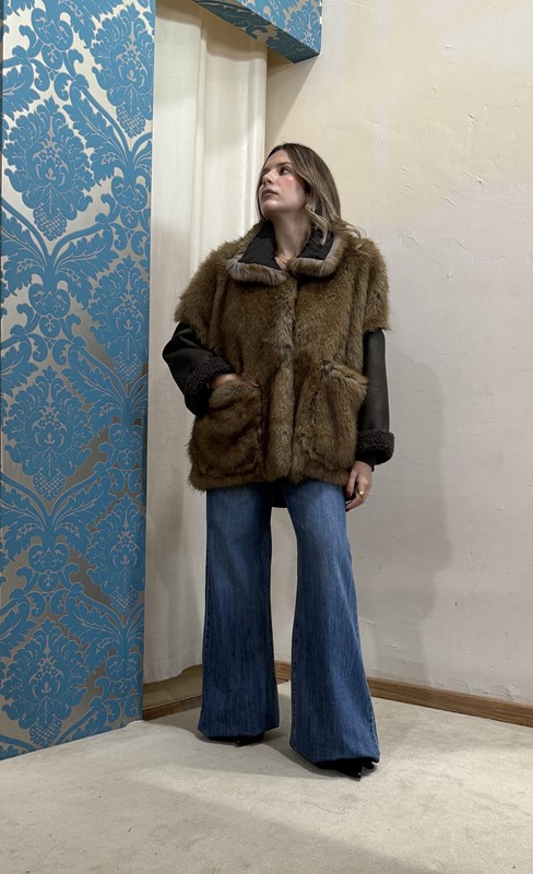 SOUVENIR Eco montone con pelliccia sul davanti e tasche