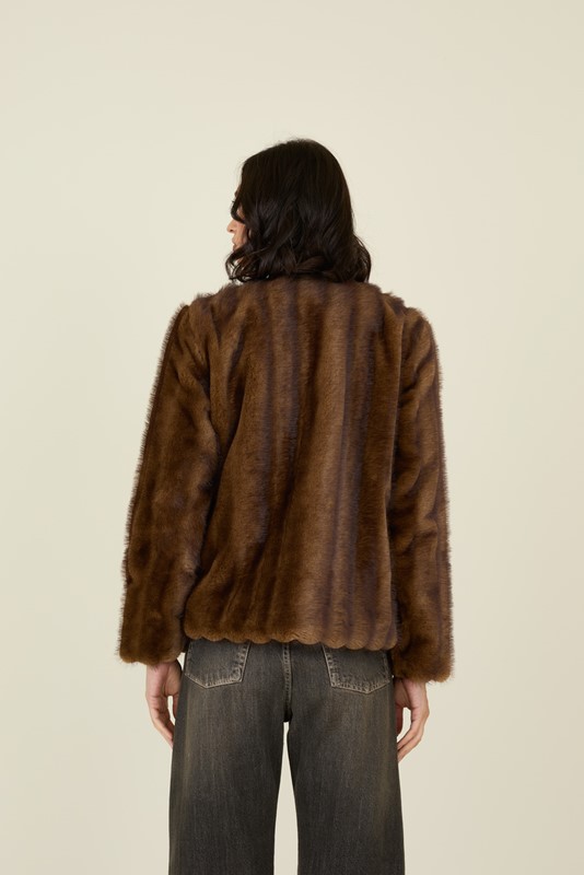 SOUVENIR Ecopelliccia girocollo con chiusura gancetto