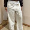 SOUVENIR Pantalone ampio con chiusura asimetrica e applicazione