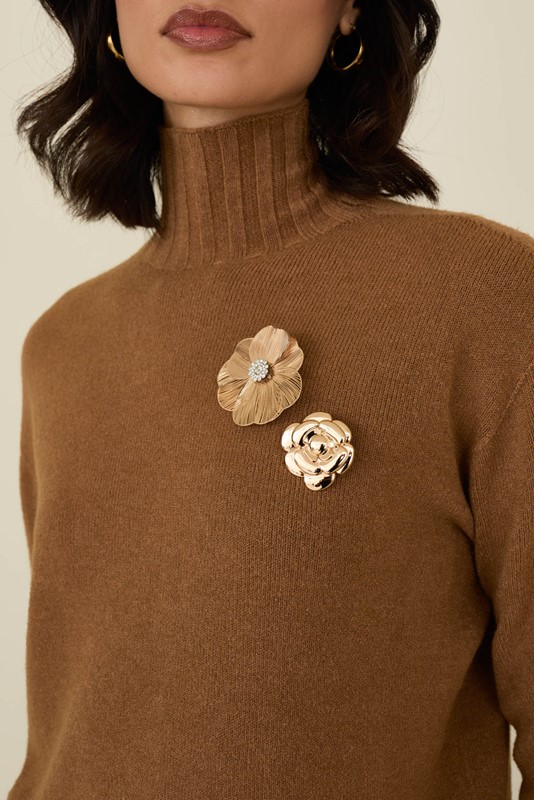 CFC08FDDDC0FE25AFC41BC6D863356AA_ SOUVENIR Maglia con spilla fiore