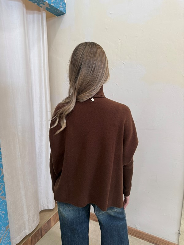 SOUVENIR Maglia collo alto a scatoletta con manica aderente
