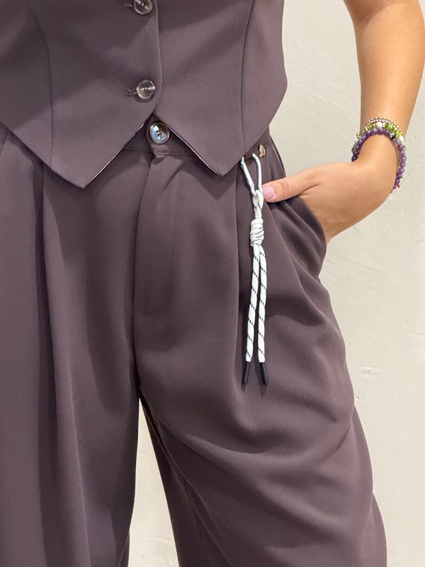 DF8D30F4F09DE8A974CEDC366C198F16_ PHILIA LOFT Completo gilet+ pant. con pences + access.