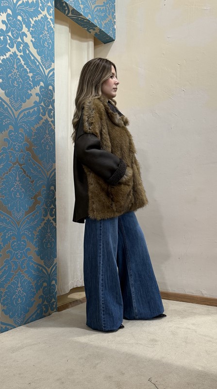 SOUVENIR Eco montone con pelliccia sul davanti e tasche