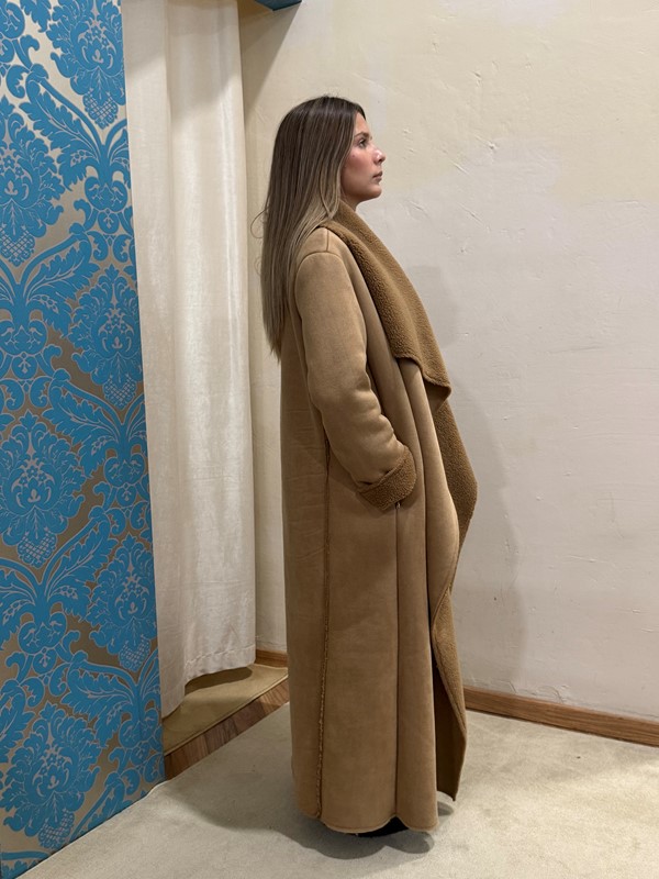 E71501550D2207CC5E8BE3A889E26838_ PHILIA LOFT Ecomontone lungo con scollatura ampia