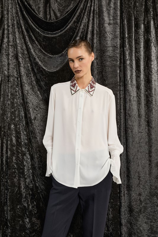 SOUVENIR Camicia con applicazioni e plisse' nella manica