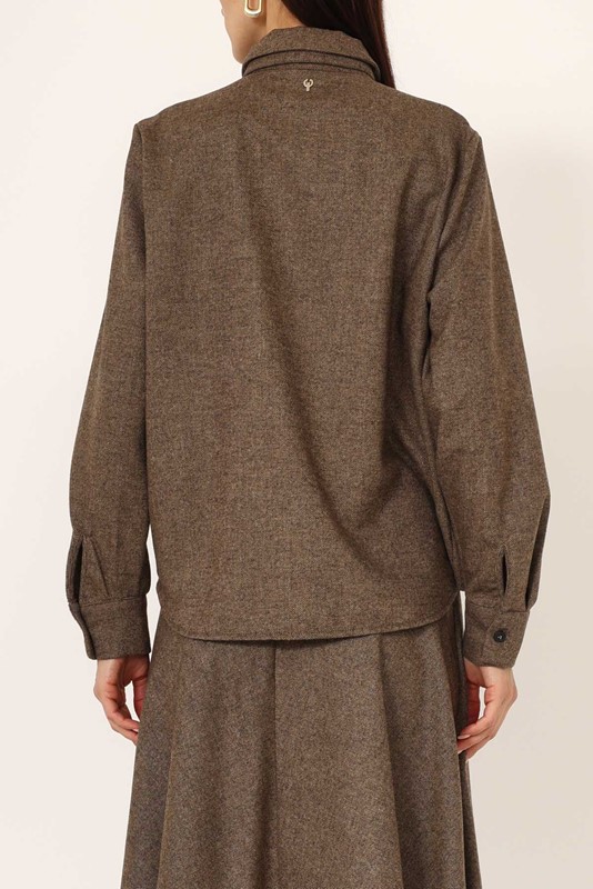 PHILIA LOFT Camicia con cravatta e spilla