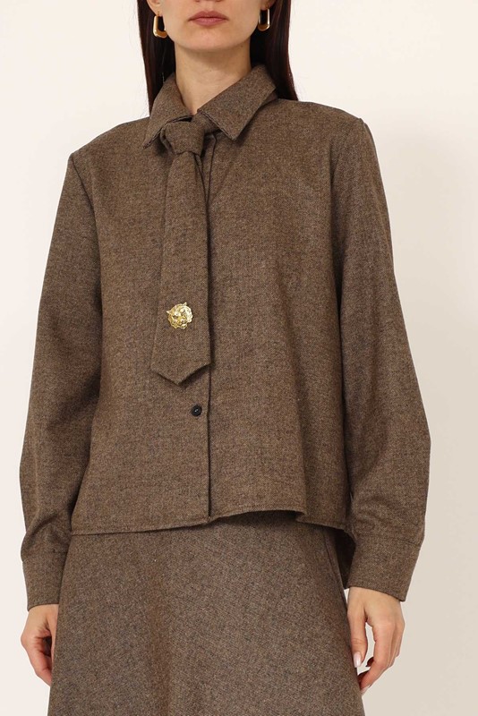 PHILIA LOFT Camicia con cravatta e spilla