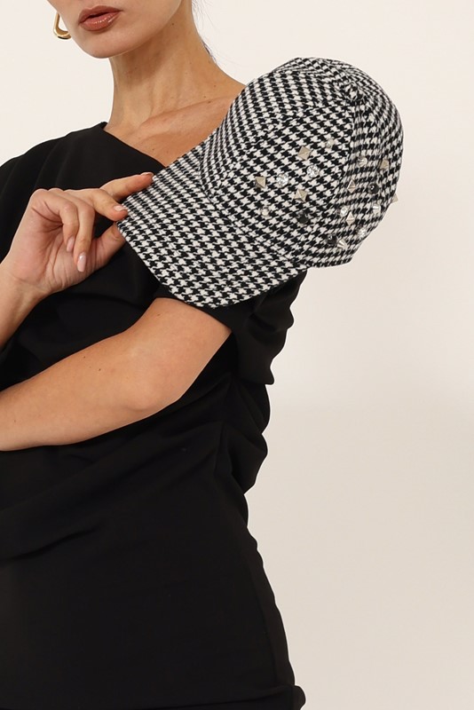 PHILIA LOFT Cappello con borchie