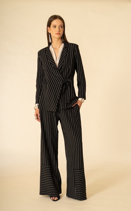 8D2F96DF2B0AE7B3DC5A0F31BC005F0A_ SISTE'S Giacca gessata con fiocco laterale