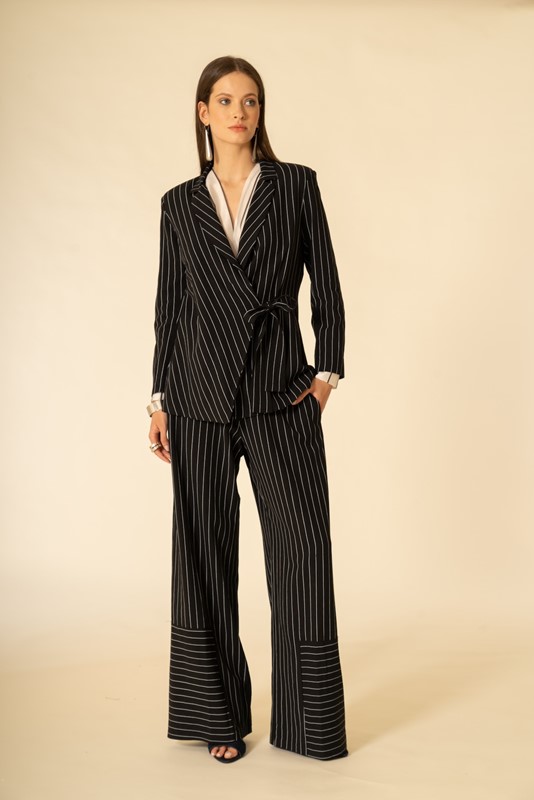 8D2F96DF2B0AE7B3DC5A0F31BC005F0A_ SISTE'S Giacca gessata con fiocco laterale