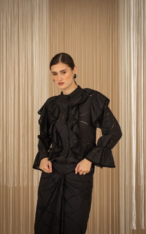 56CFB007B8290A8583EB4D88DFF6F042_ PHILIA LOFT Blusa girocollo in sangallo con ruches