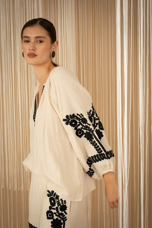 PHILIA LOFT Blusa over con ricamo a contrasto