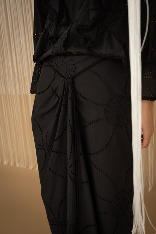 AFDF268CAED2549D3958F6BEF5EB9702_ PHILIA LOFT Gonna lunga in sangallo con arricciatura sul davanti