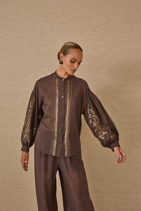 SOUVENIR Camicia coreana con maniche ampie ricamate