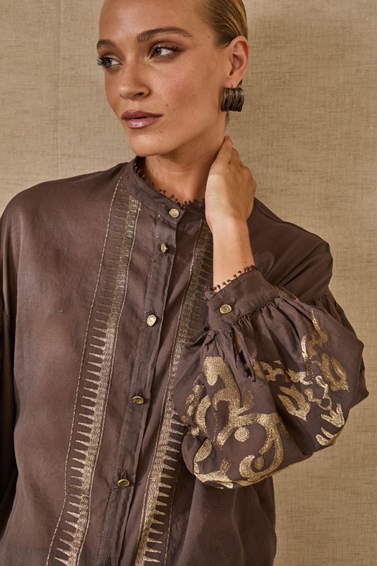 SOUVENIR Camicia coreana con maniche ampie ricamate