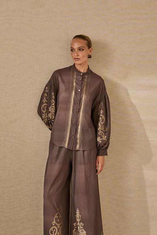 SOUVENIR Camicia coreana con maniche ampie ricamate