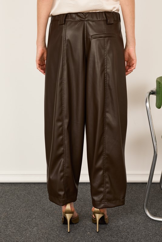 0FC3D9182DE33C3EDEF87901F819429A_ PHILIA LOFT Pantalone ecopelle mod baloon con elastico in vita