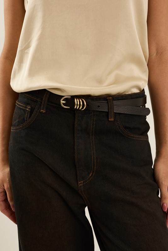 2FC3DEAB0FD56C8F5889350E746F3363_ SOUVENIR Cintura sottile in pelle con fibia e passanti oro