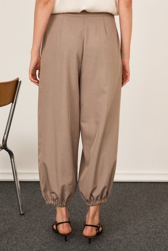 PHILIA LOFT Pantalone con pieghe e elastico sul fondo