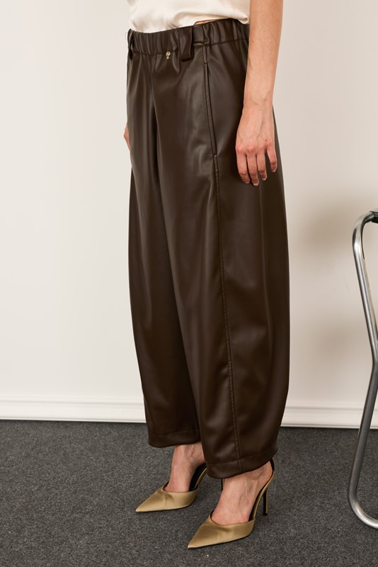 6521CCCF50A44B19D823D74850B82CA9_ PHILIA LOFT Pantalone ecopelle mod baloon con elastico in vita