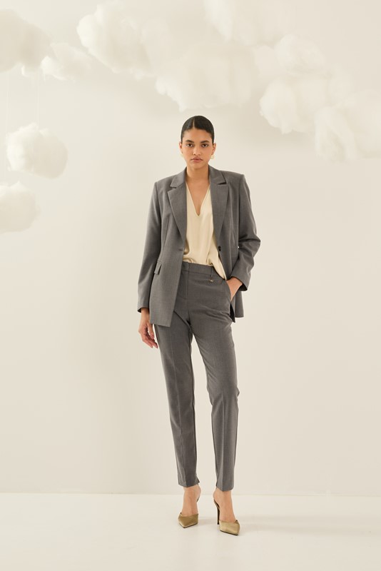 SOUVENIR Completo monopetto sagomata con pantalone a sigaretta