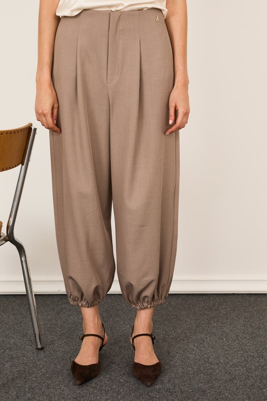 PHILIA LOFT Pantalone con pieghe e elastico sul fondo