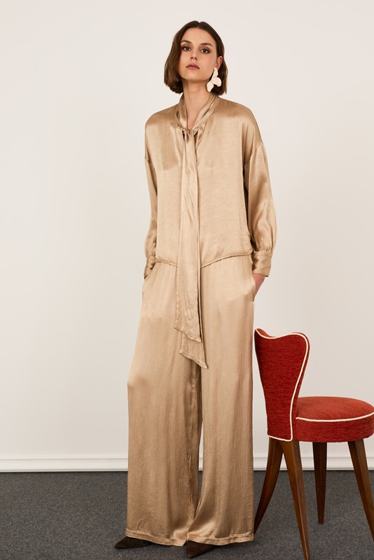 PHILIA LOFT Blusa con fusciacca in satin goffrato