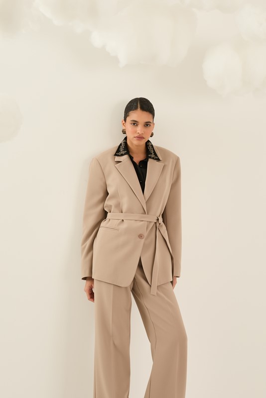 SOUVENIR Completo giacca dritta con cintura e pantalone a palazzo