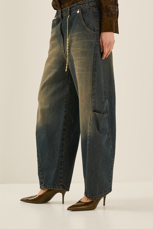 SOUVENIR Jeans baloon con pence altezza ginocchio e accessorio