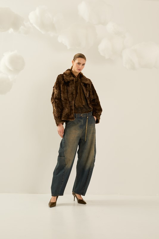 SOUVENIR Jeans baloon con pence altezza ginocchio e accessorio