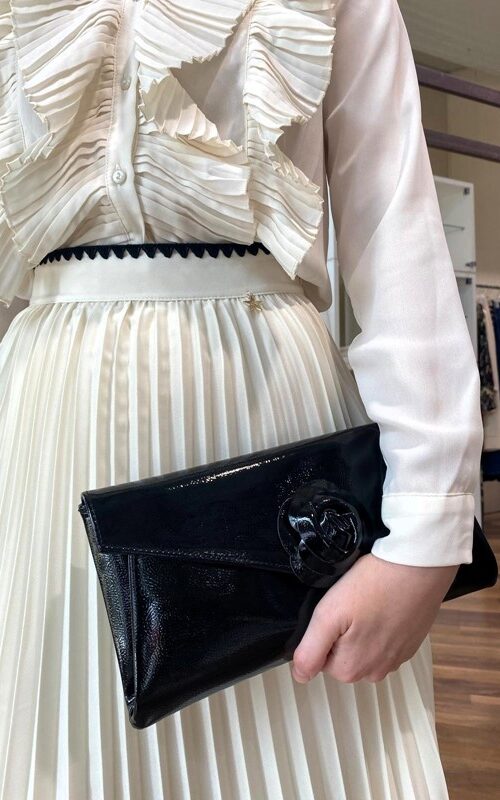 TWENTY FOURHAITCH Pochette in vernice con la rosa